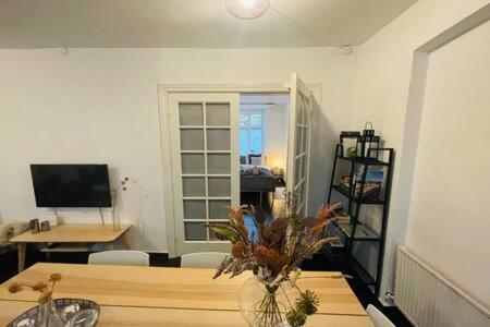 2 Bedroom Flat In Heart Of Vesterbro Copenhagen Exterior photo