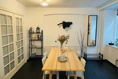 2 Bedroom Flat In Heart Of Vesterbro Copenhagen Exterior photo