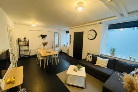 2 Bedroom Flat In Heart Of Vesterbro Copenhagen Exterior photo